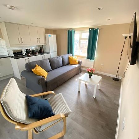 Stunning 1 Bedroom Flat In Wood Green Londres Exterior foto
