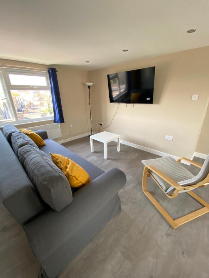 Stunning 1 Bedroom Flat In Wood Green Londres Exterior foto