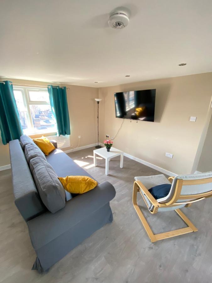 Stunning 1 Bedroom Flat In Wood Green Londres Exterior foto