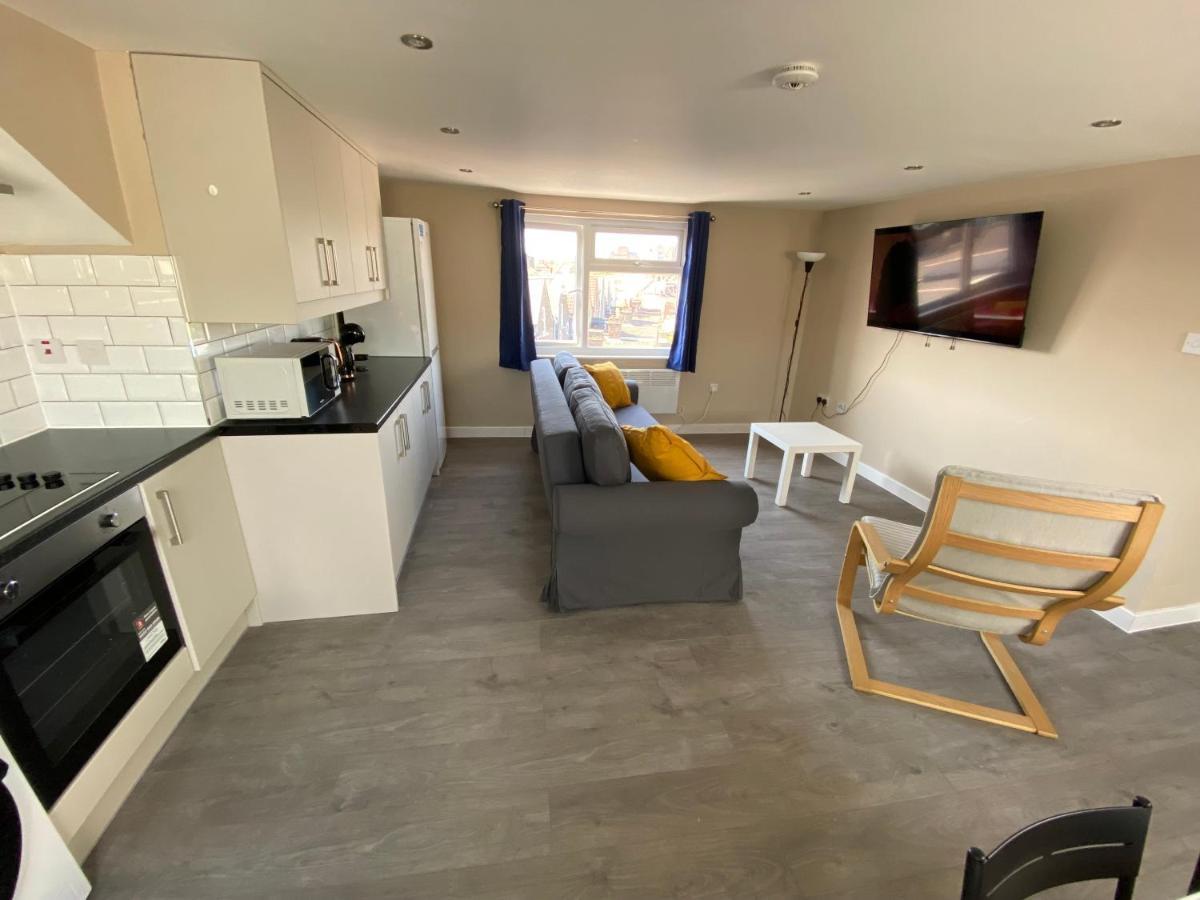 Stunning 1 Bedroom Flat In Wood Green Londres Exterior foto